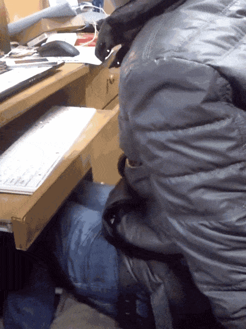 怎样抖腿,才不会被打?