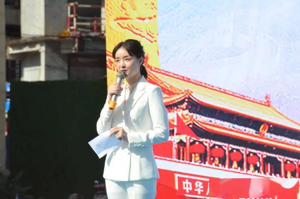 2020年度宜宾市共建幸福网络家园出彩"她"力量的女主持人——陈樊