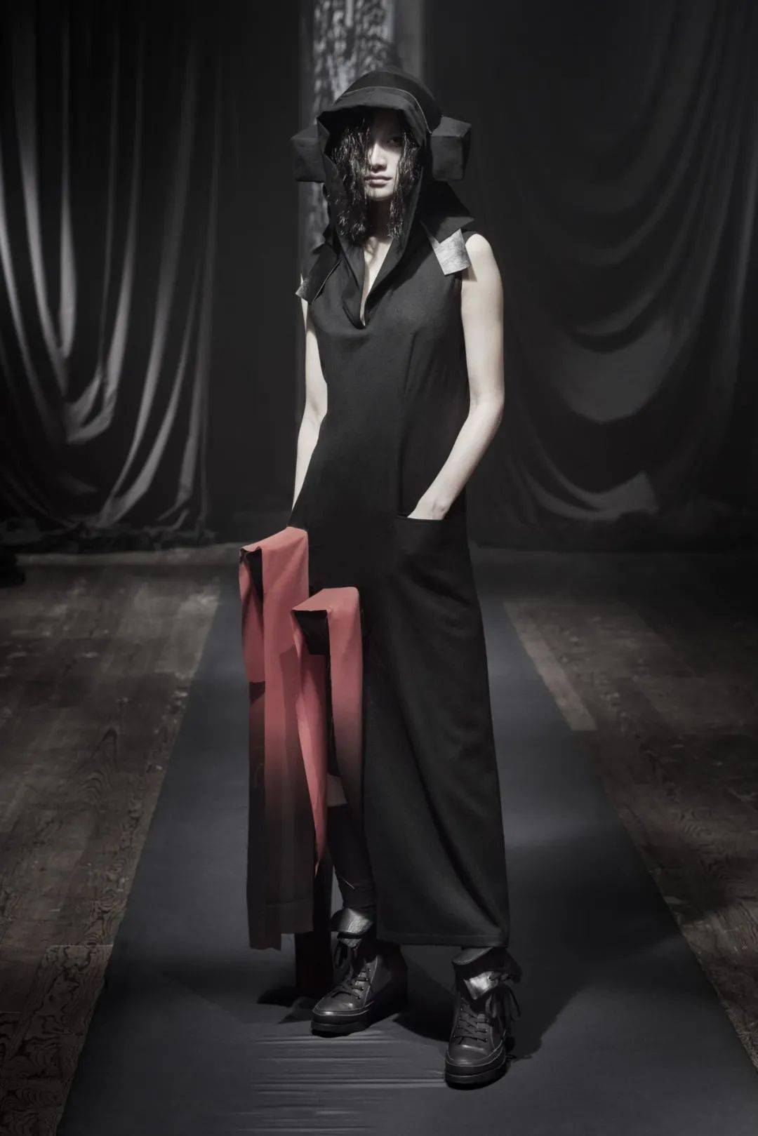 黑暗浪漫的山本耀司的设计语言丨yohji yamamoto 2021