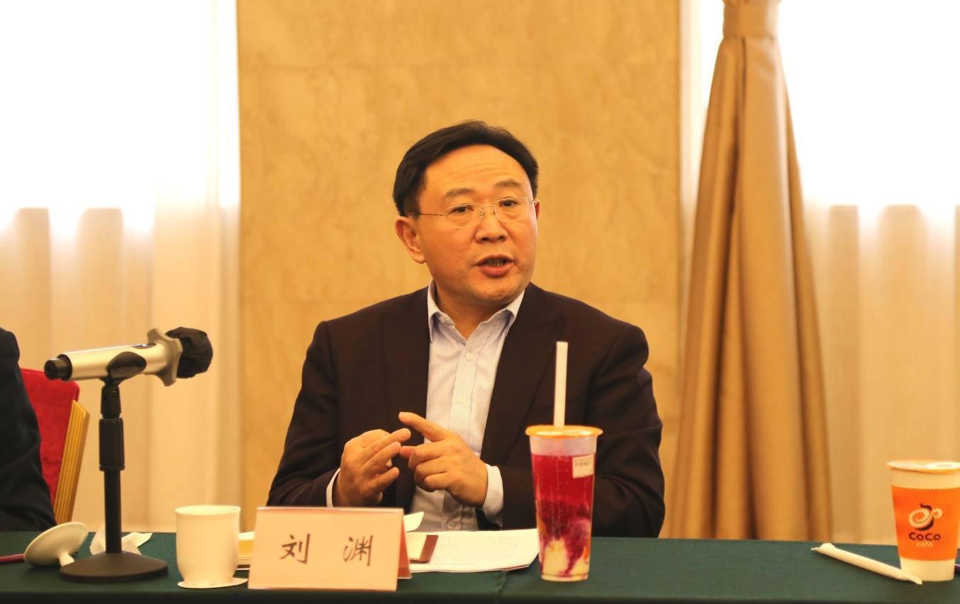 刘渊主任认真听取了与会台商代表的发言和建议,他指出,在全球应对新冠