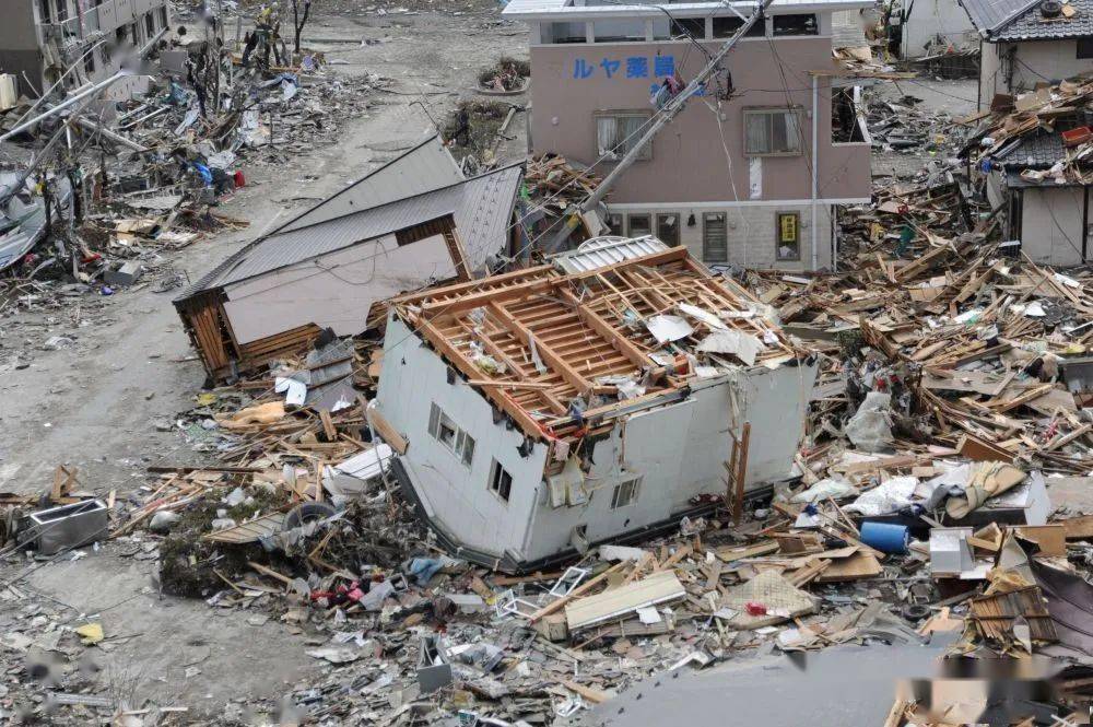 2011年3月11日,日本遭受特大地震灾害和海啸袭击.