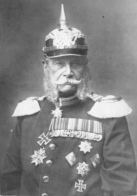 1871 年   月    日,威廉一世在法国巴黎凡尔赛宫加冕为德意志皇帝.