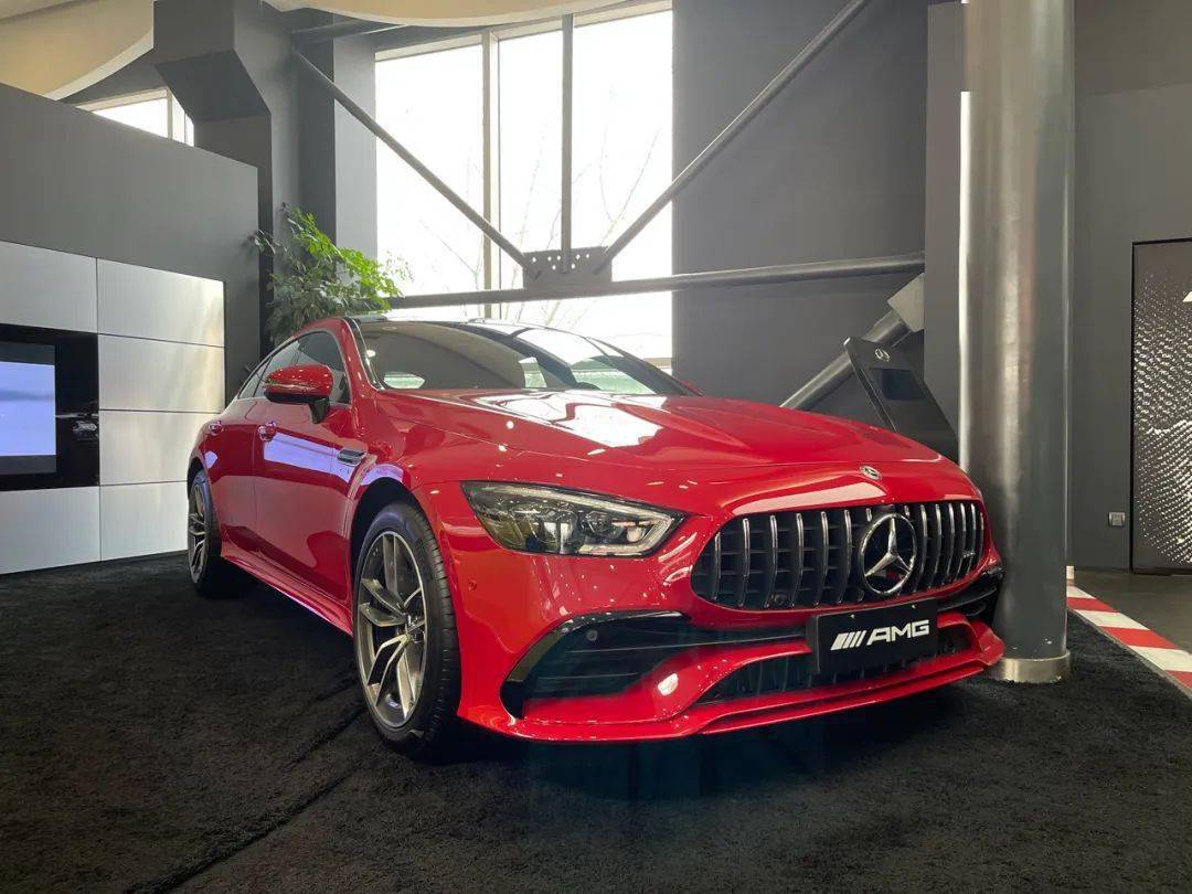 这就是我认为奔驰目前最美的车型——梅赛德斯-amg gt 50.