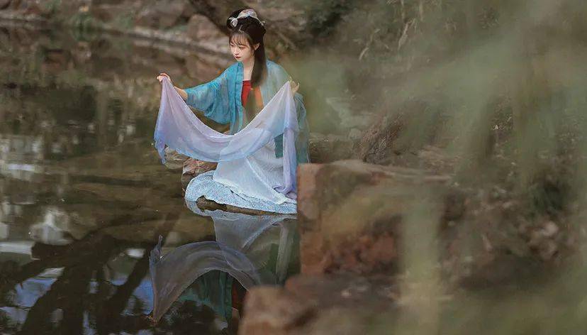 汉服仕女 | 吴溪浣纱女,不用朱粉施