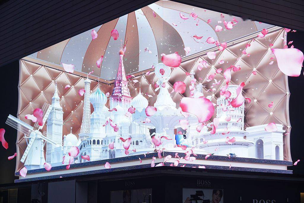 江苏无锡:户外"裸眼3d"巨型led显示屏亮相街头