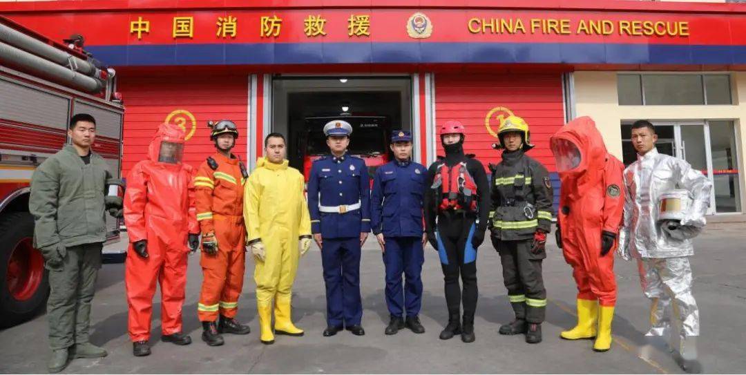 消防员的服装你都见过吗看看他们的朋友圈都聊了什么
