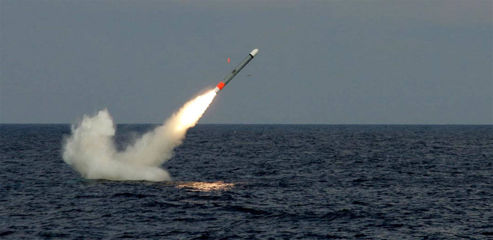 "战斧"导弹目前仍是美国海军对地打击的主要手段图片来源:维基百科