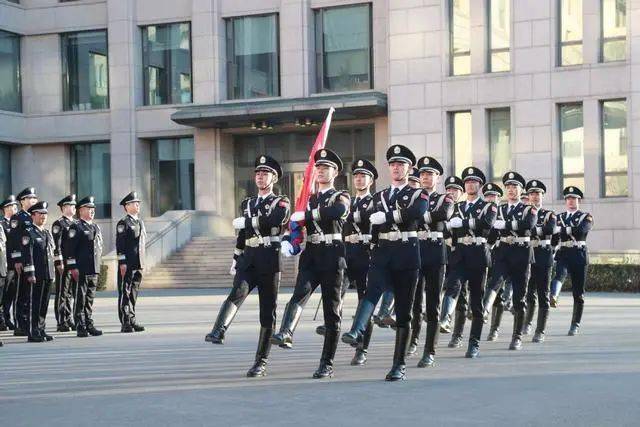 3月4日,公安部,司法部,财政部联合印发了《关于在"99"式警服体系中增