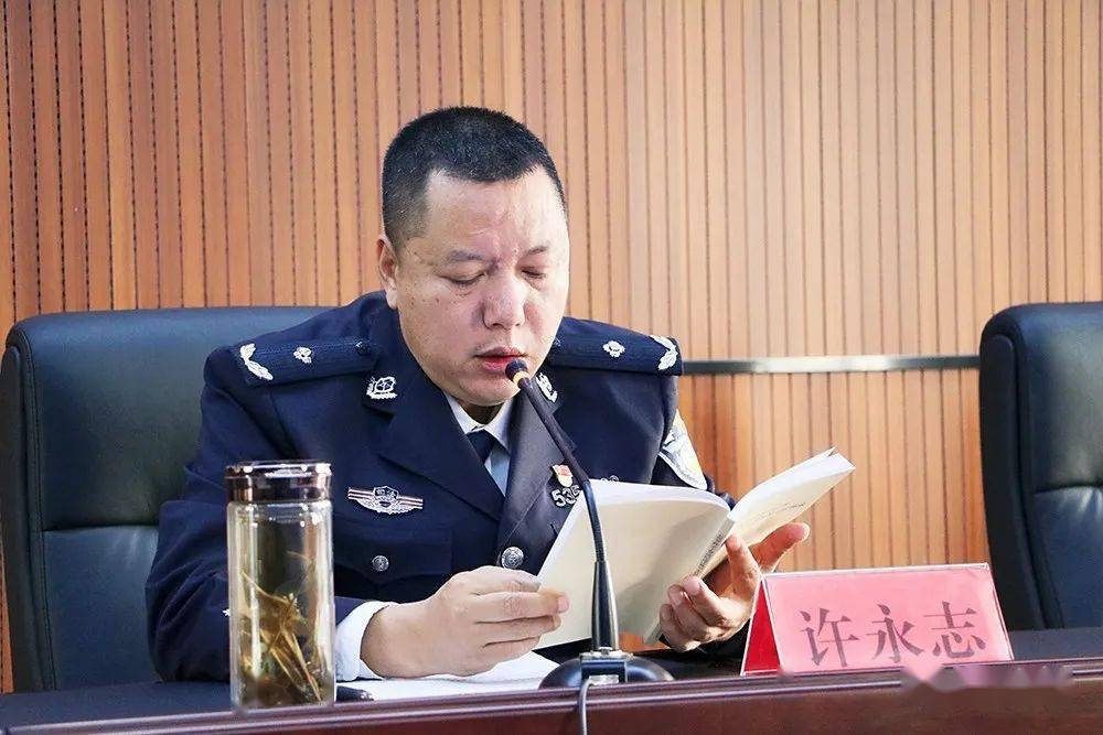 在"大学习大讨论大交流"环节,许永志政委敢于直面问题,自我亮丑,当着