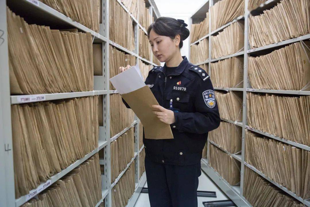 女神节特别策划走进车管所机动车档案室民警蒋燕的故事