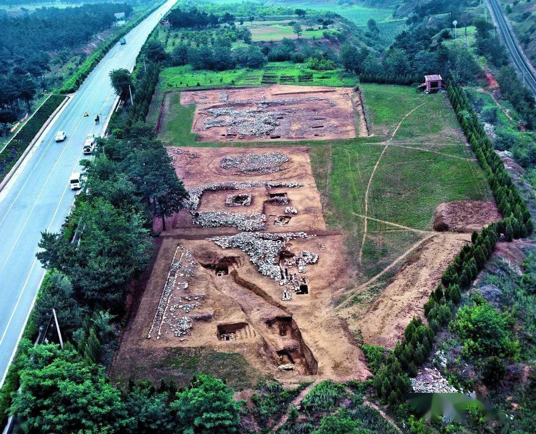 红山文化积石冢