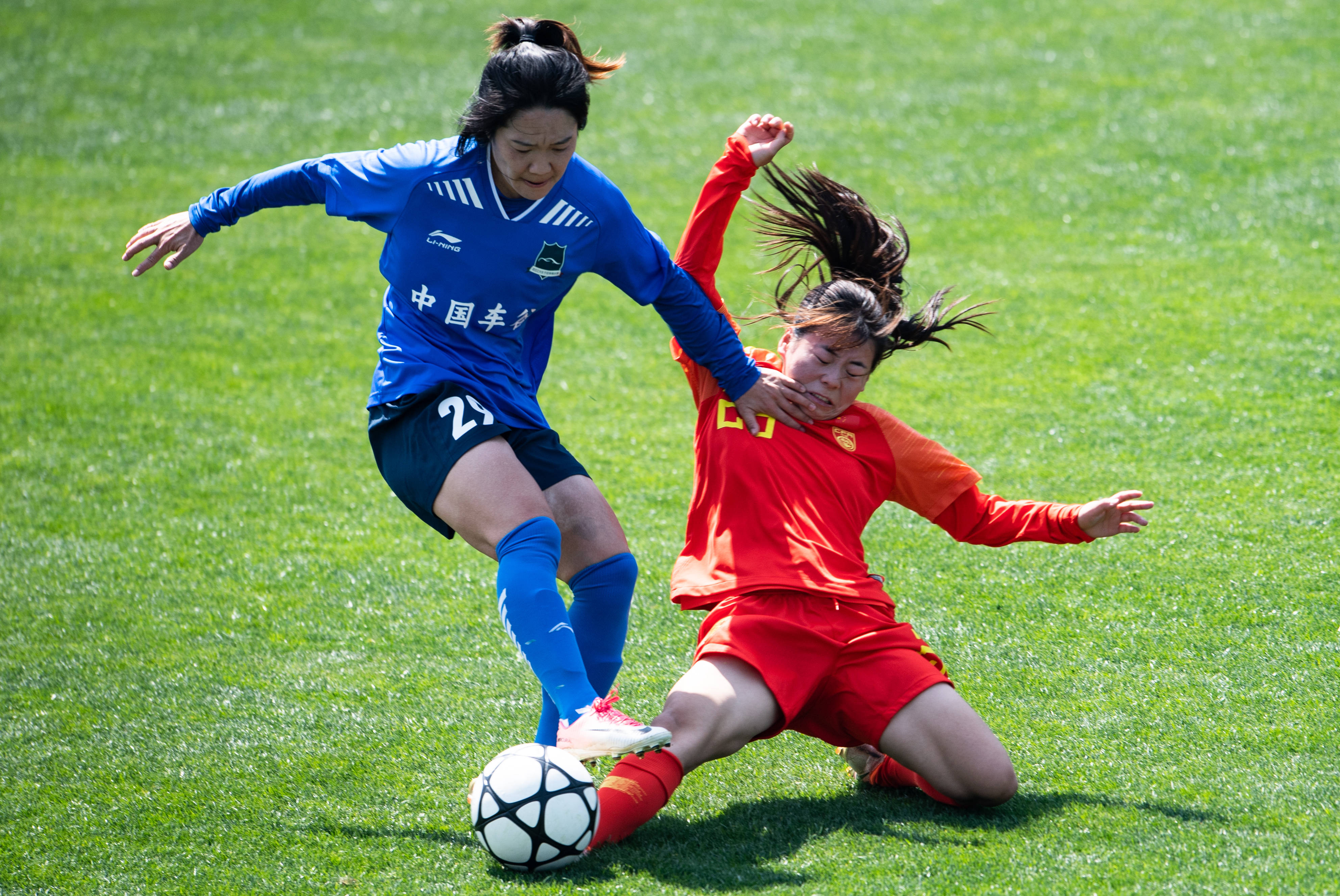 足球—全国女子锦标赛:武汉车谷江大胜u20国家女足