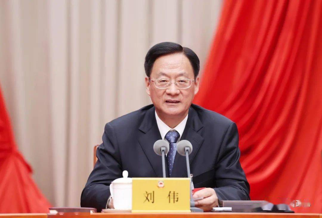 省政协十二届常委会第十八次会议开幕 刘伟主持会议