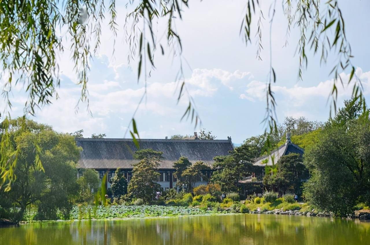 不少家长都带孩子来北京大学,里面的风景究竟有多美?