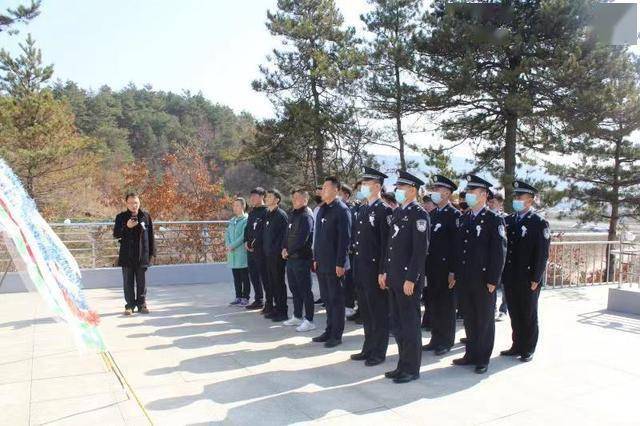 图们市公安局凉水边境派出所开展清明祭扫烈士纪念碑活动