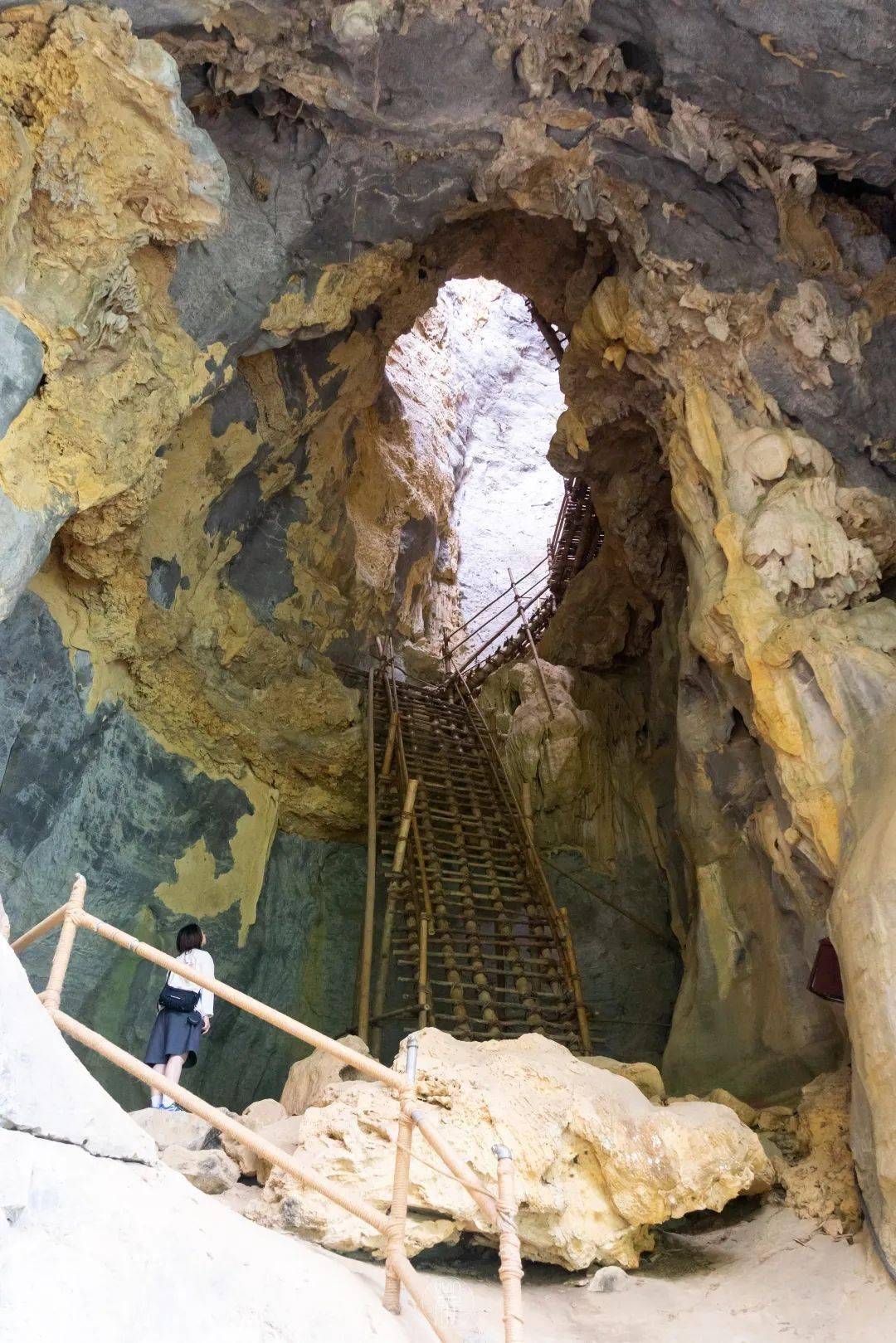 现在的猪笼洞是凌云县的艰苦奋斗教育基地和党建教育基地,它的保留和