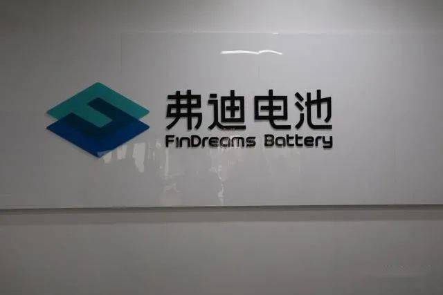 比亚迪刀片电池重庆工厂,我们亲眼目睹了刀片电池和三元锂电池的针刺
