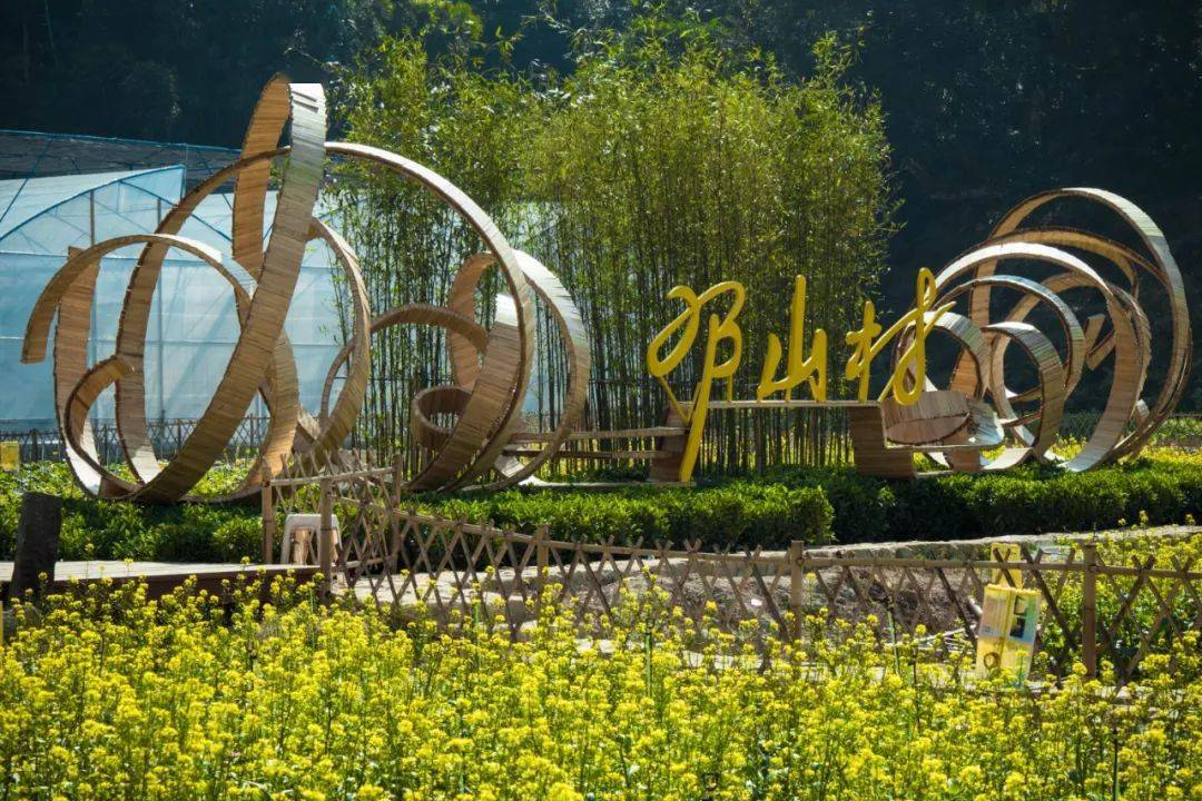 此外,率先打造美丽乡村示范带,连片连线推进邓山村,省级新农村美丽