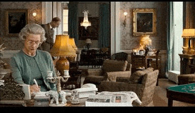 陪伴英国女王74年的菲利普亲王去世了,这部电影带你一