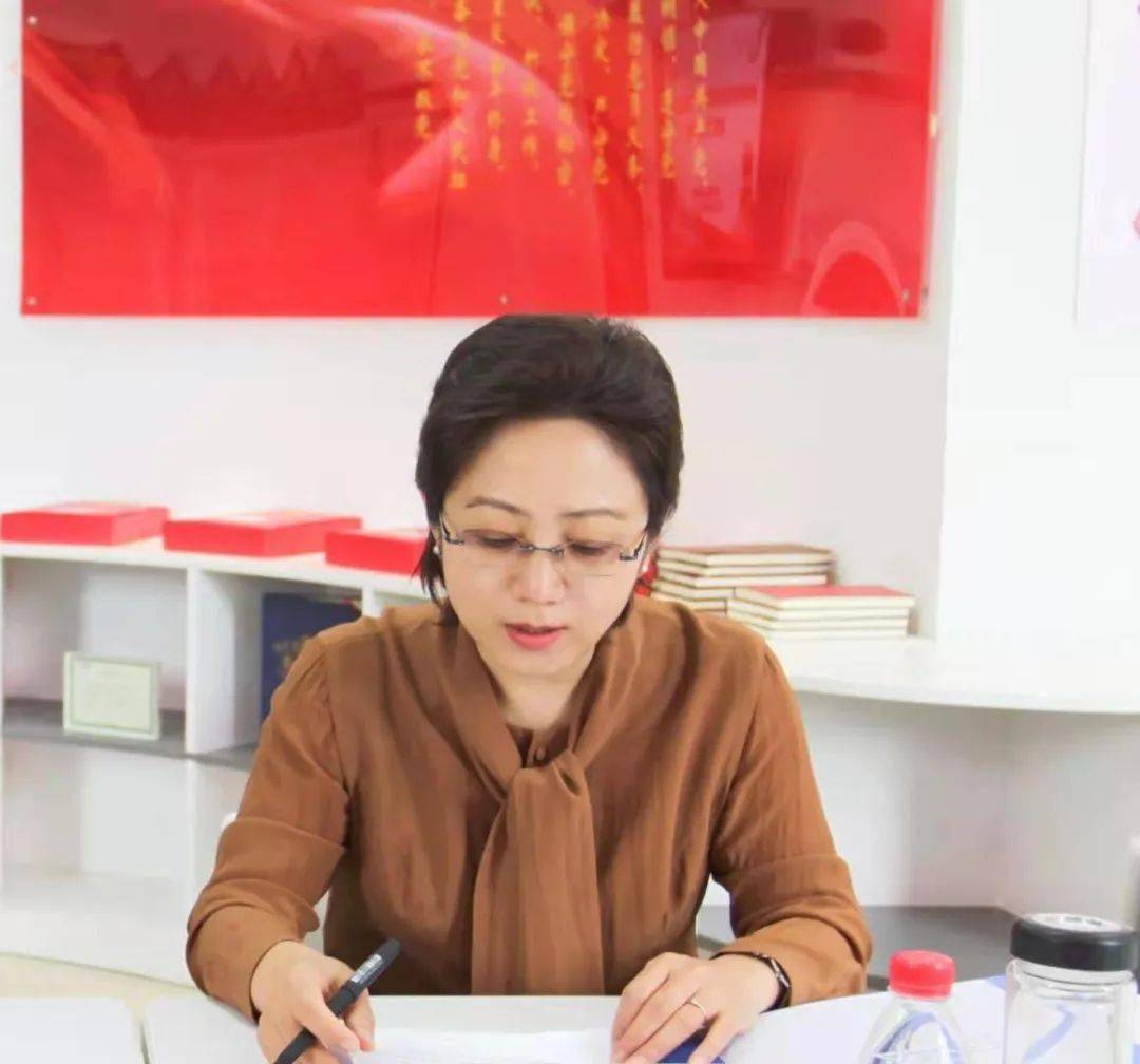 市妇联党组书记,主席,党史学习教育领导小组组长杨立红主持会议,并从