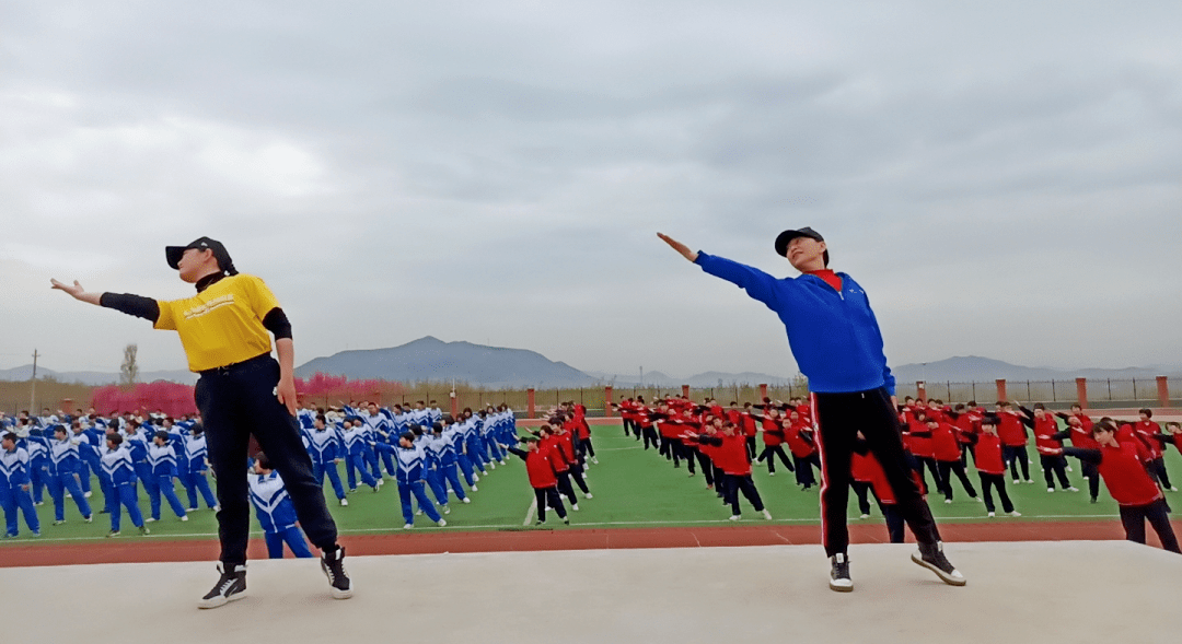 山东省济南市长清区五峰中学校园排舞又一次火爆