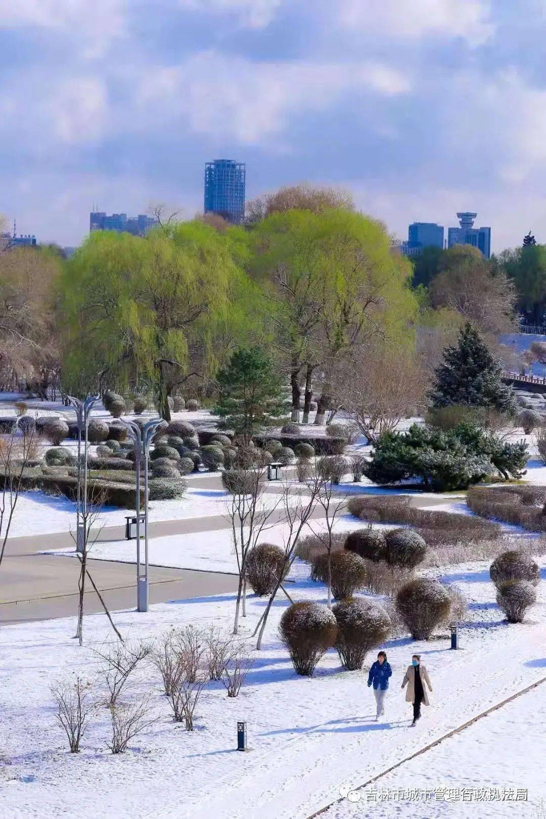 吉林市四月雪润江城 北山风景区宛如画卷