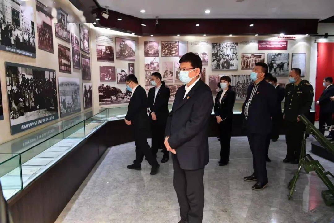 南岗区领导集体赴哈尔滨党史纪念馆参观学习