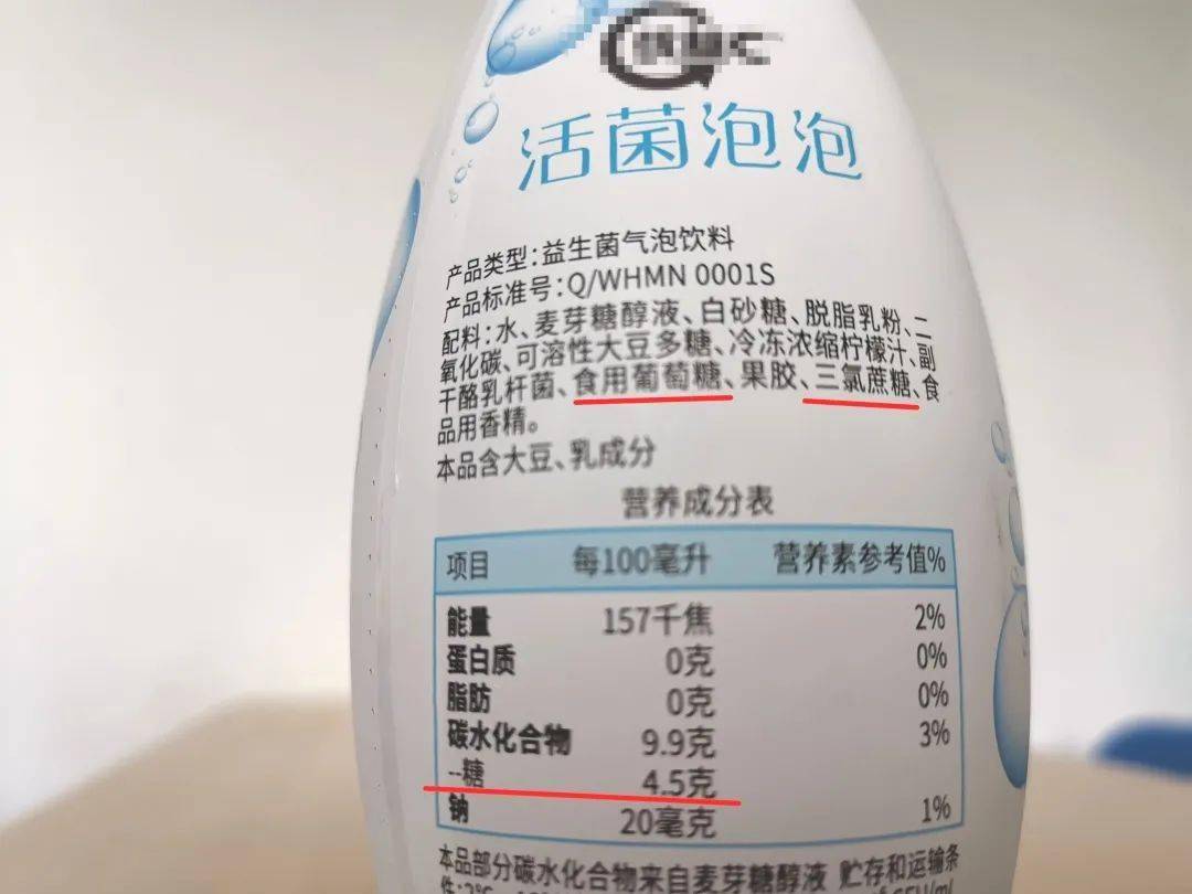 我们都要关注配料表中是否含有其他添加糖,以及营养成分表中的碳水化