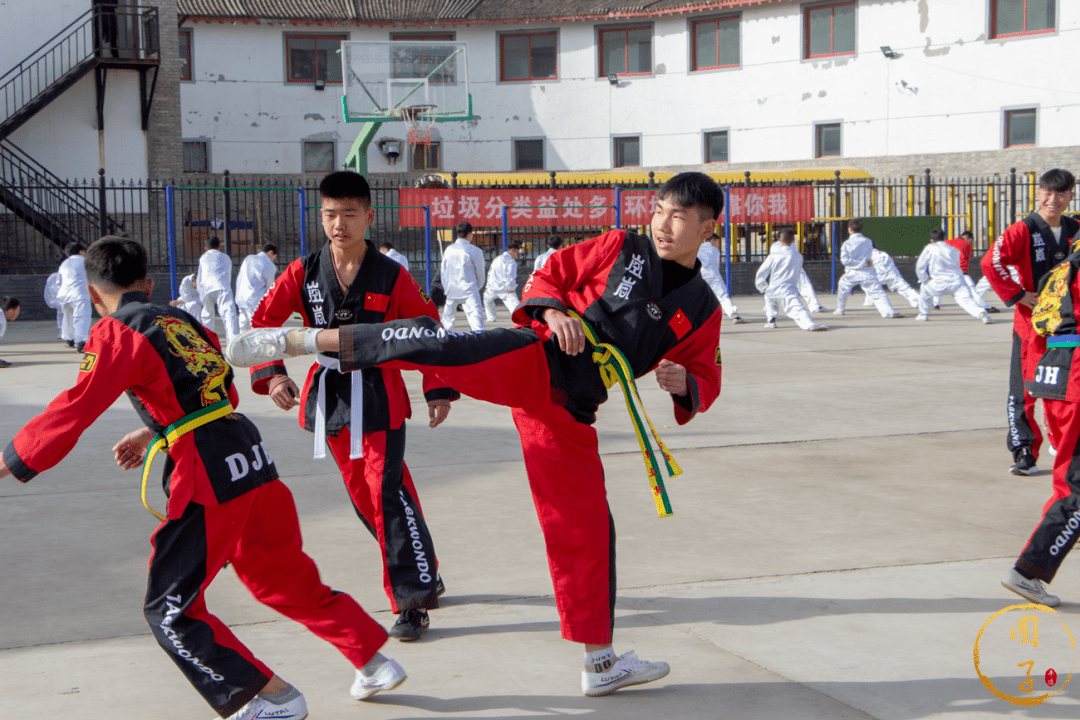 扬崆峒武魂展武校雄风平凉市崆峒武术比赛震撼来袭