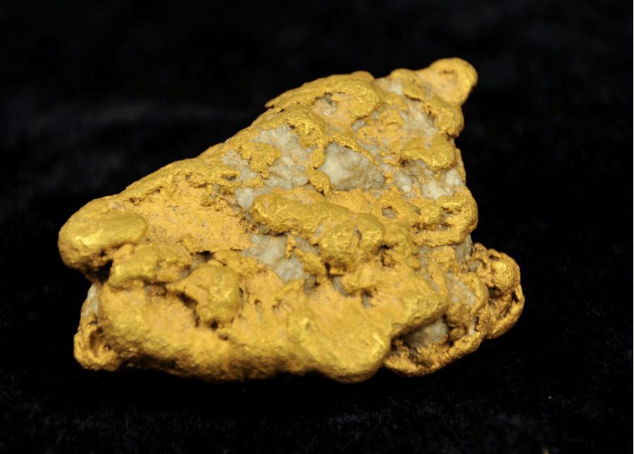 11自然金"闪电"自然金是天然形成的金单质集合体,十分珍贵稀有.