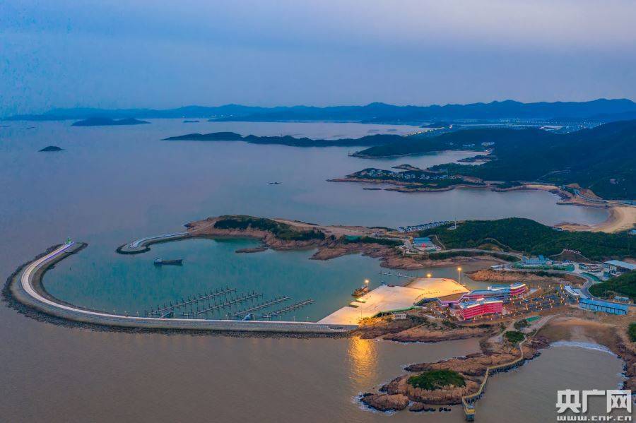 亚帆中心亮灯 流光溢彩迎接亚运会_象山