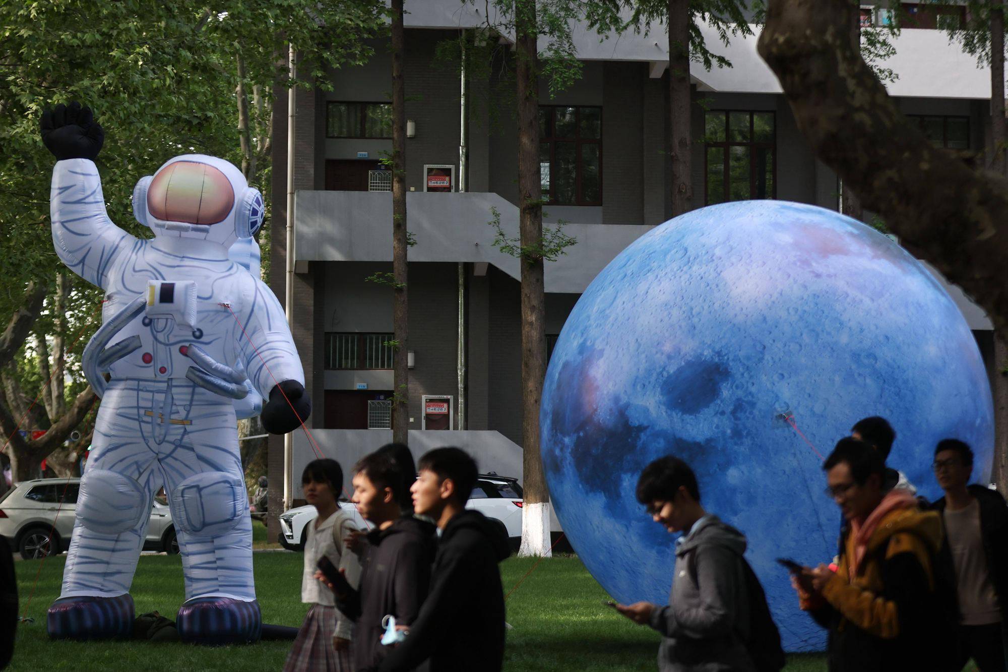 迎中国航天日 南京航空航天大学航天氛围浓