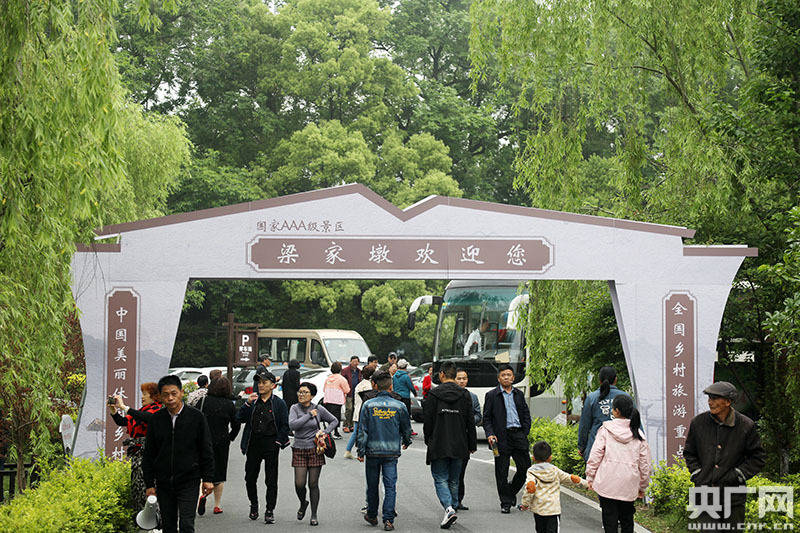 以潮涌路为纽带,整合新仓谷堡,万新桃园农庄,上农蓝莓小镇,海星植物园