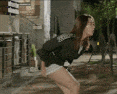 搞笑gif: 厕所在哪儿? 快憋不住了