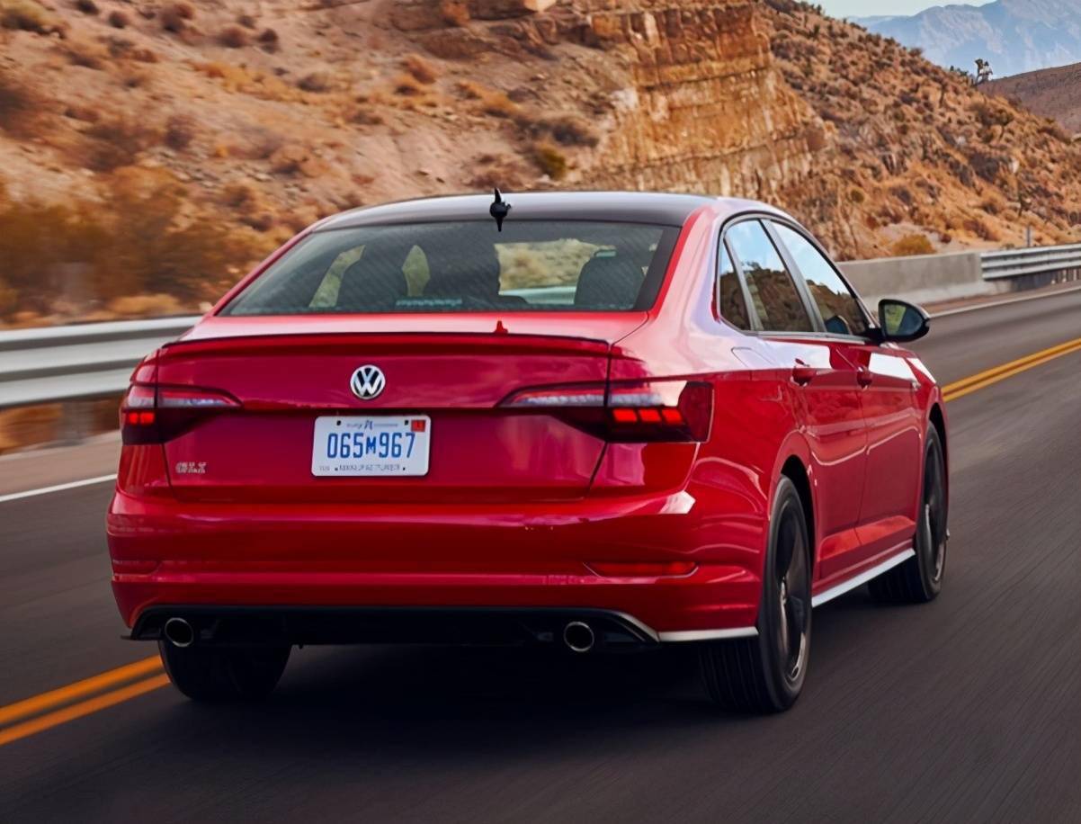 2.0t爆发168kw,加速6.8秒,速腾gli实车曝光,预售18万,真霸气