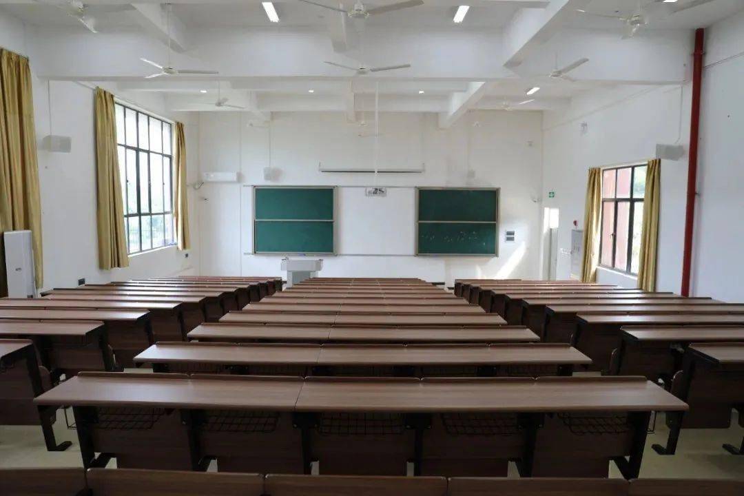广州华南商贸职业学院:创百年学府 育产业精英