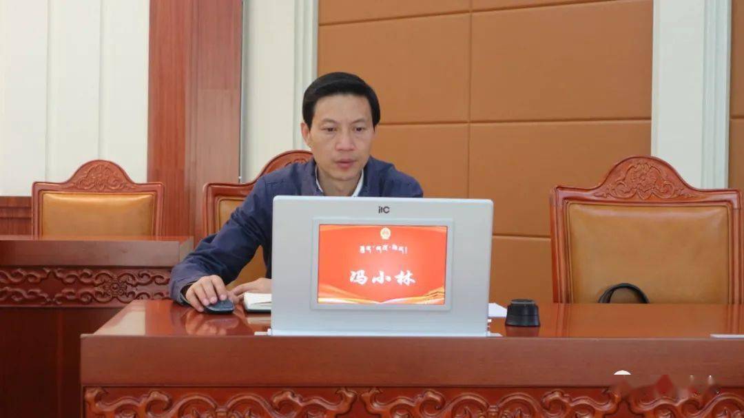 州委常委,州人民政府副州长冯小林同志,受州长赵凌云的委托,提交州