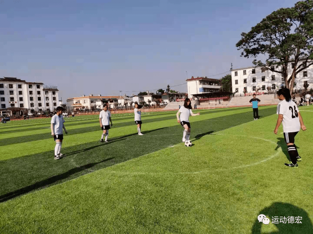 绿茵点燃梦想 激情点亮青春——陇川县民族中学足球联赛开赛