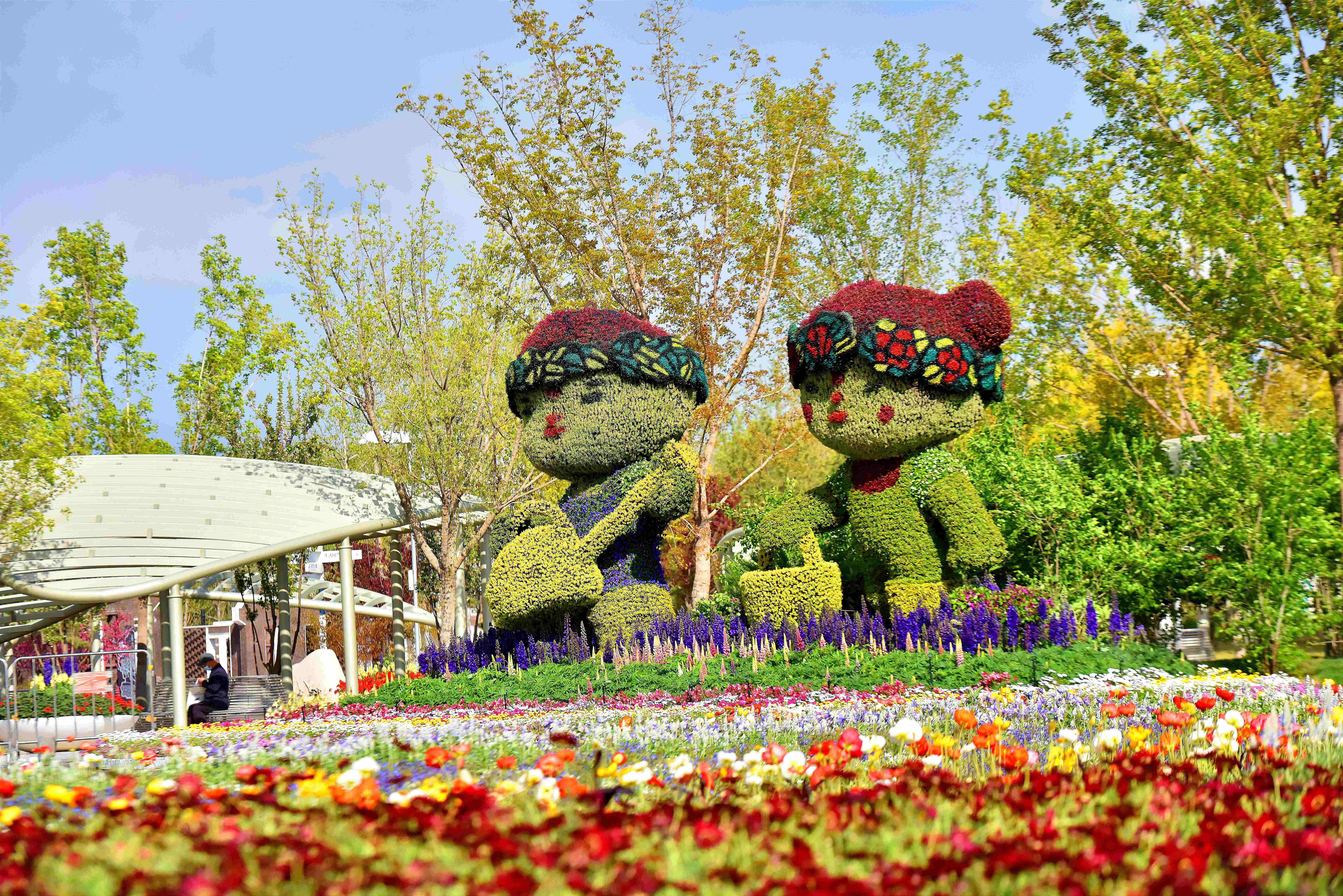 这是4月28日在北京世园公园拍摄的一处绿植景观.