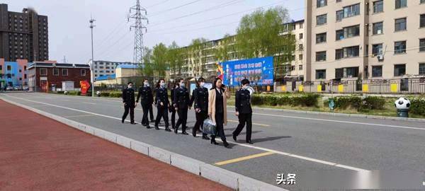 我为群众办实事|梅河口交警走进解放小学开展交通安全宣传活动_宗默
