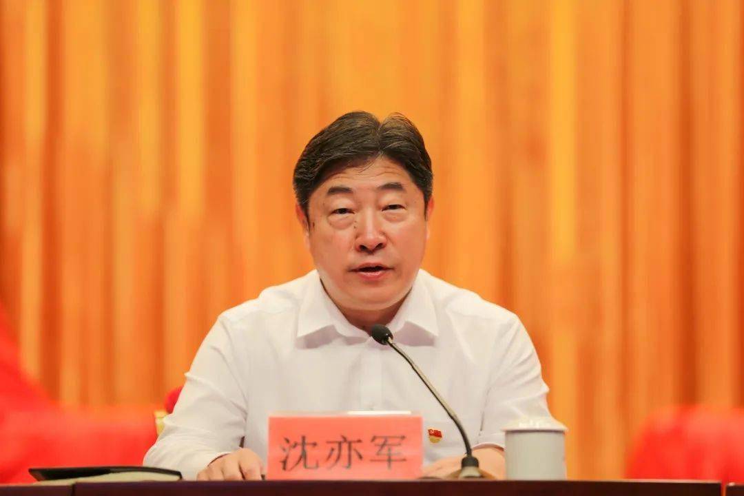 会上,沈亦军部长代表市委向本次大会的召开表示热烈的祝贺,向全市