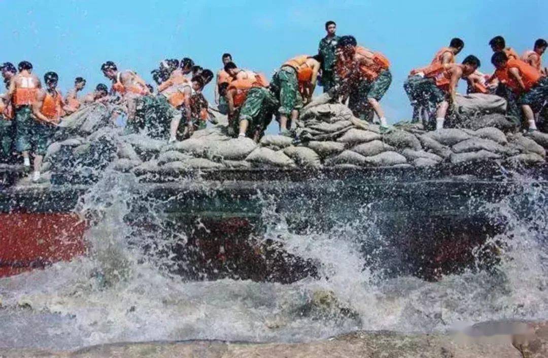 《1998,风雨同舟》 来源:团河南省委 1998年 一场洪水肆虐大半个中国