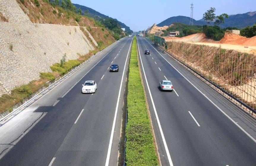 福建第一条高速公路,不是连接省会福州,而是连接这两座沿海城市