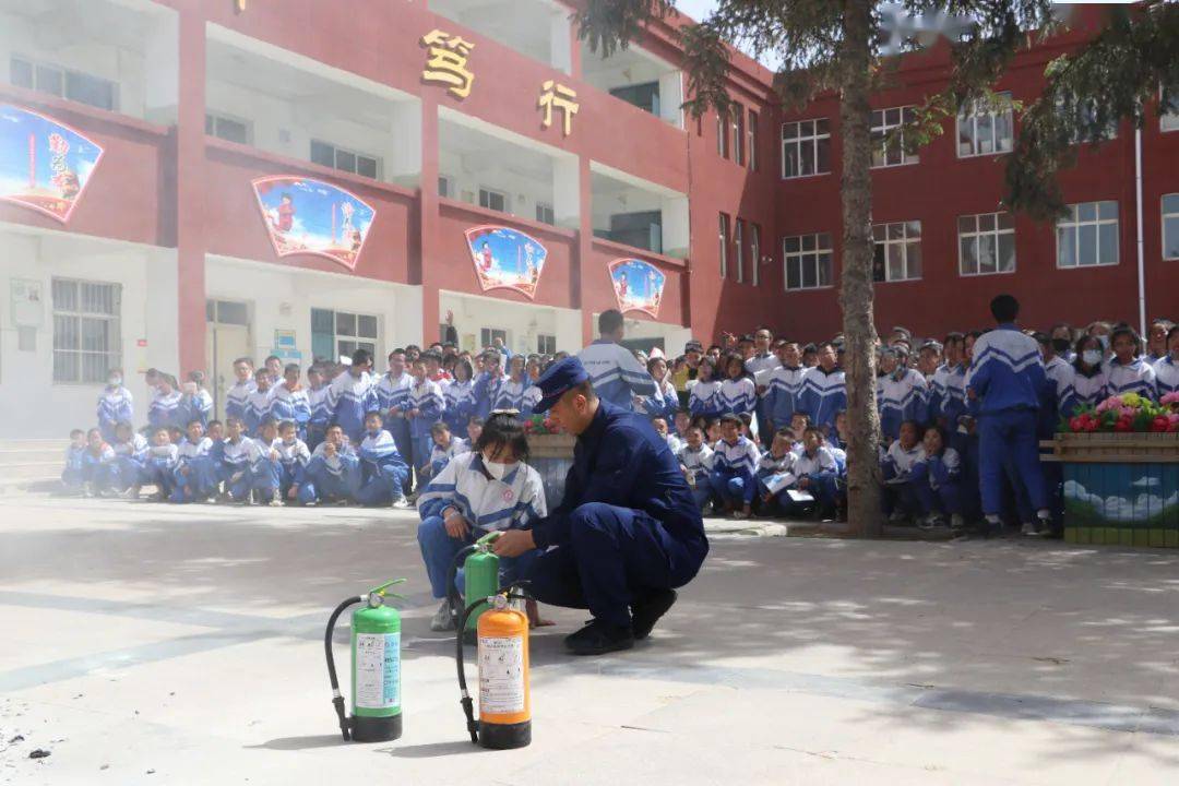 海原县消防救援大队为第三中学架起消防知识"彩虹桥"