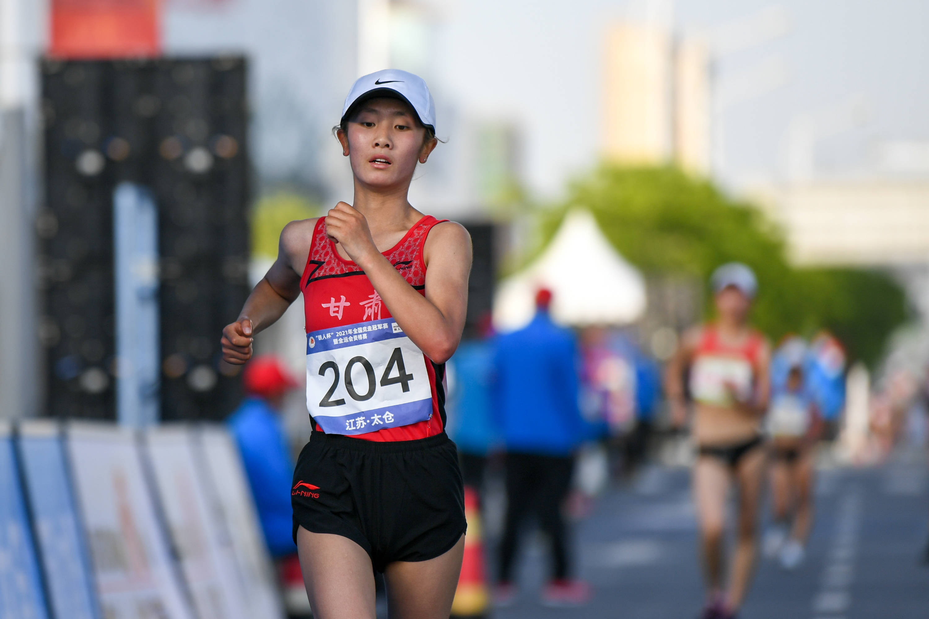 田径—全国竞走冠军赛:女子10公里赛况