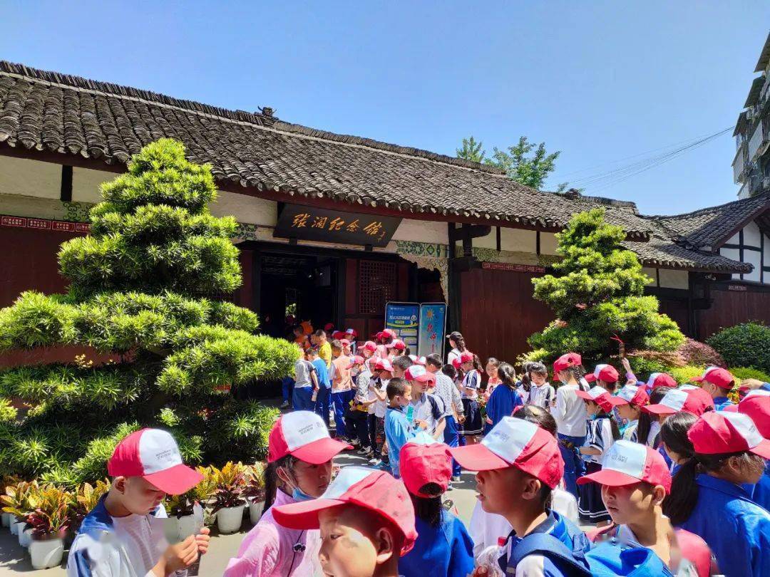人气爆棚丨"五一"长假,张澜纪念馆游人如织,秩序井然!
