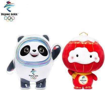北京2022年冬奥会吉祥物 冰墩墩(左) 雪容融(右)