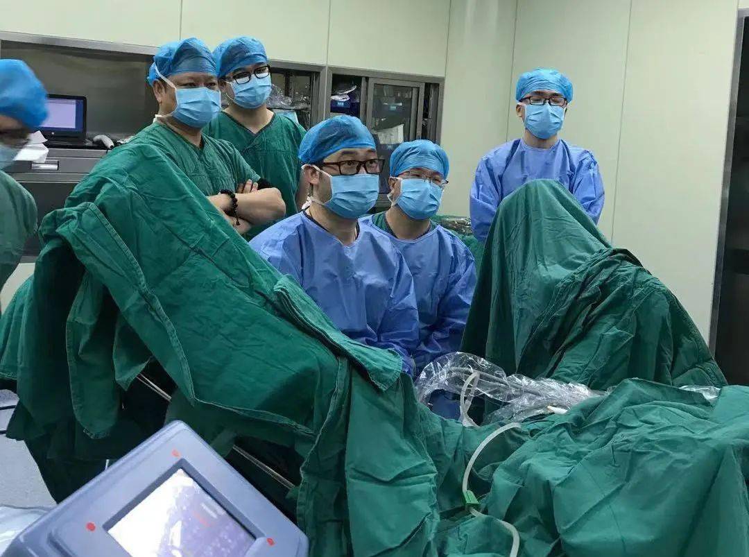 现任中华医学会泌尿外科学分会基础研究学组委员,上海市医学会男科