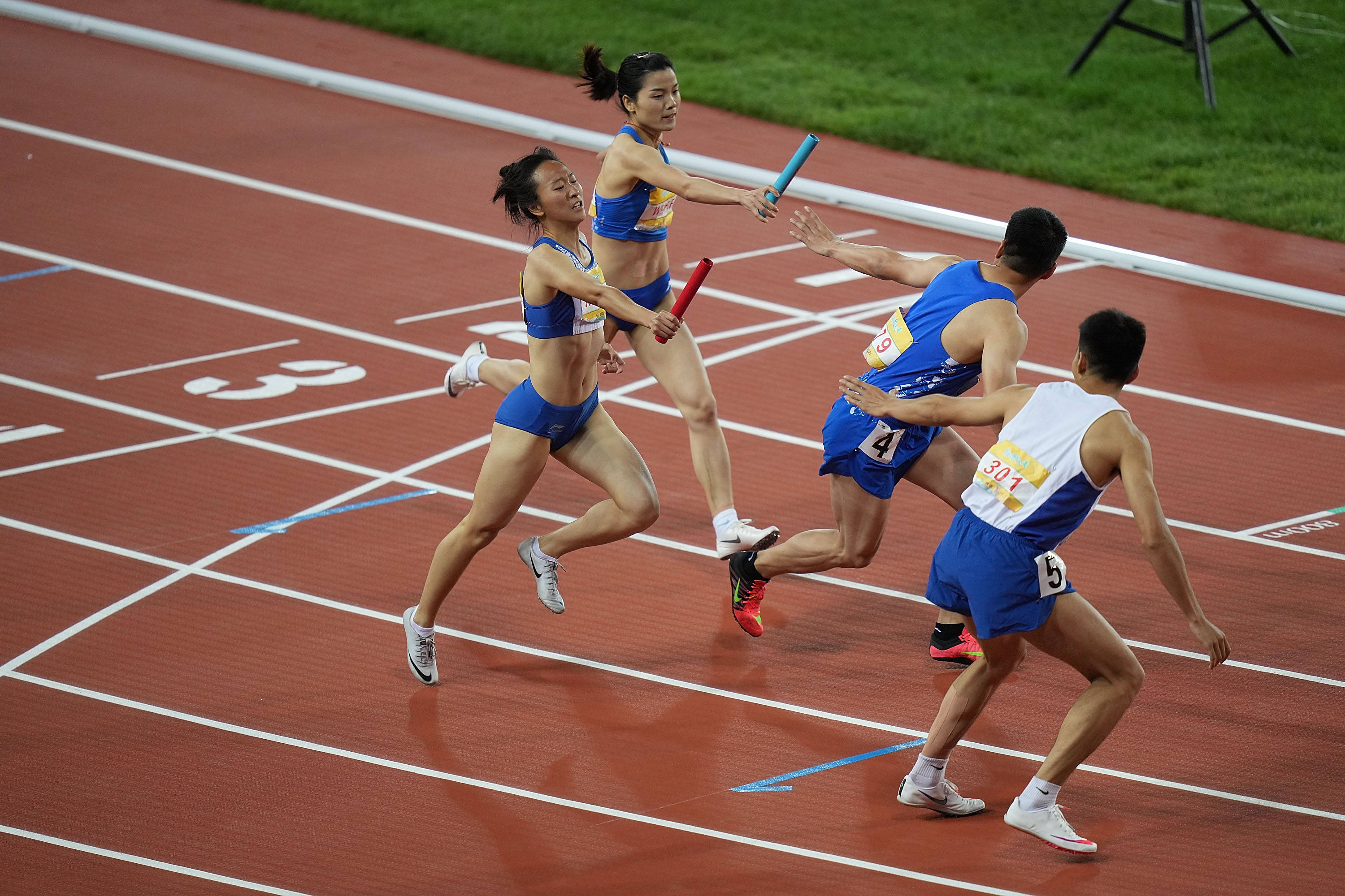 田径——"相约幸福成都"田径邀请赛:混合4x400米接力决赛赛况