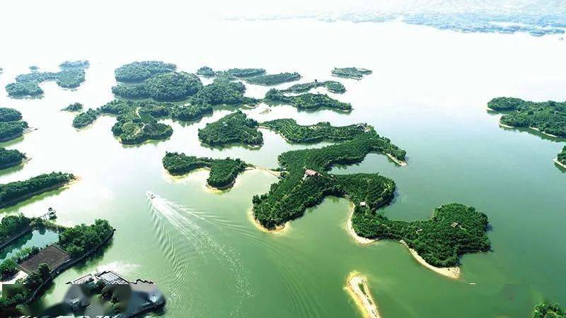 5月12日,无人机拍摄的赤壁陆水湖风景区,碧波荡漾,岛屿交错,水天一色